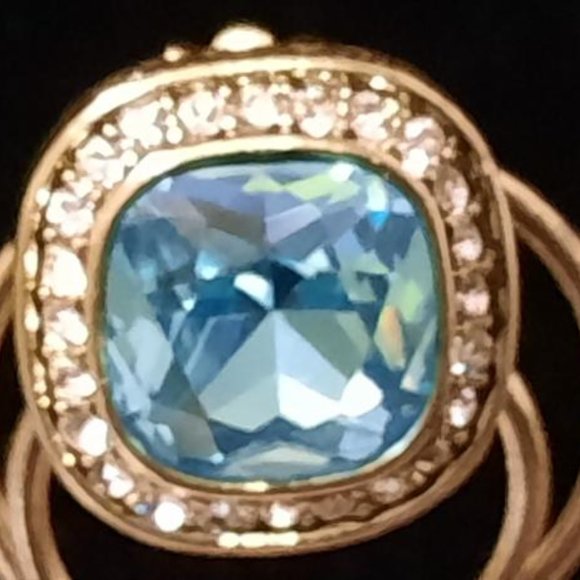 HD Captivating Cushion Aqua Blue Necklace and Clip-On Earring Set. - Picture 4 of 4